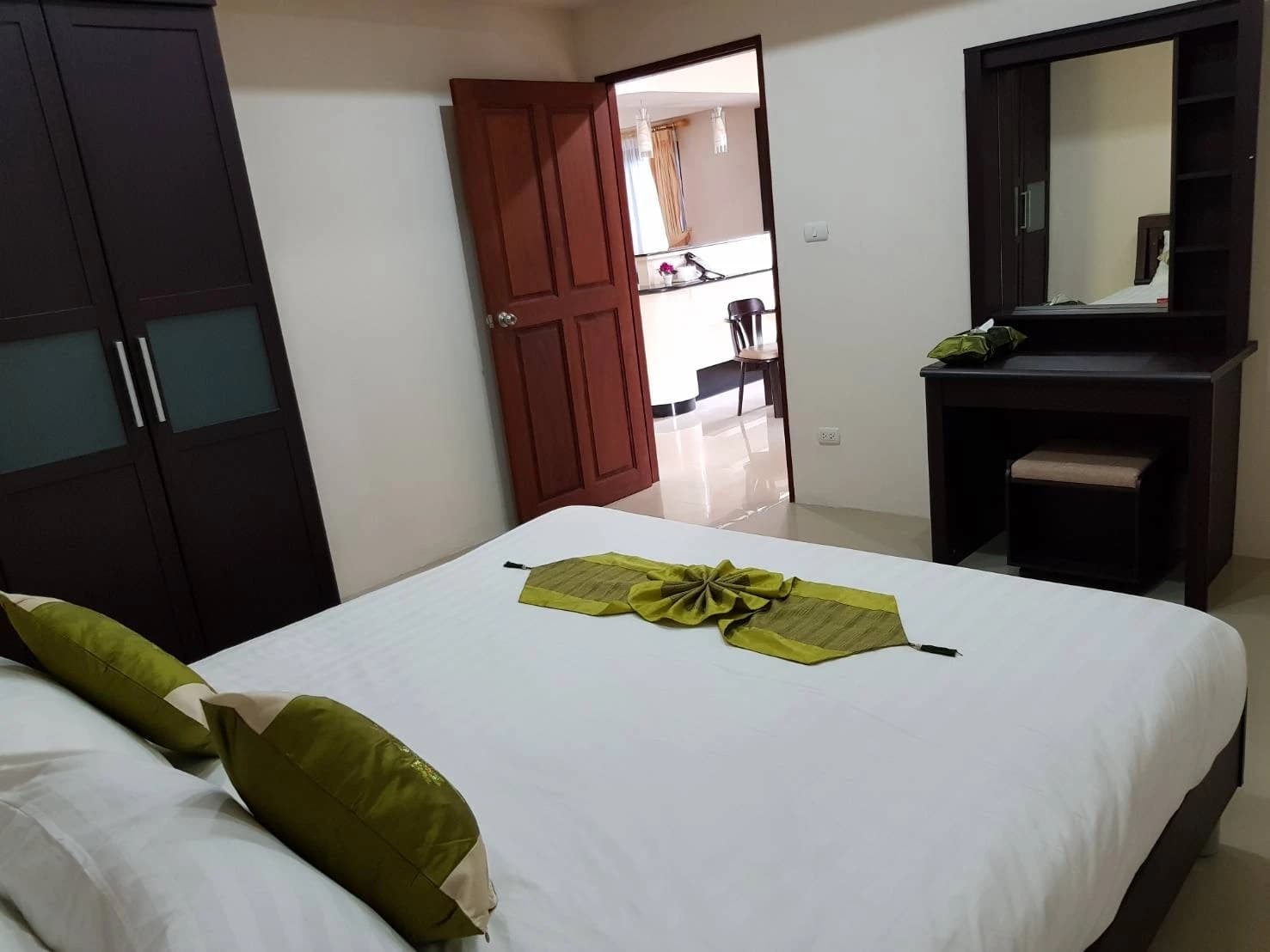 2 Beds Condo, Seaview Condo