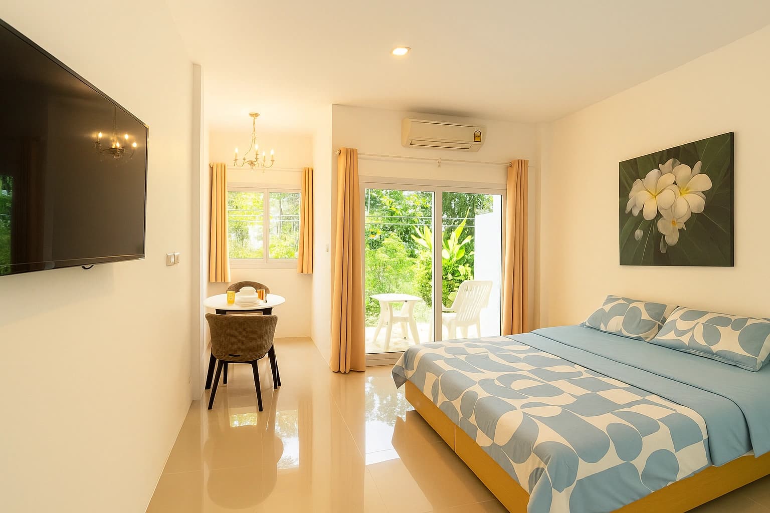 1 Bed Condo, Bird of paradise